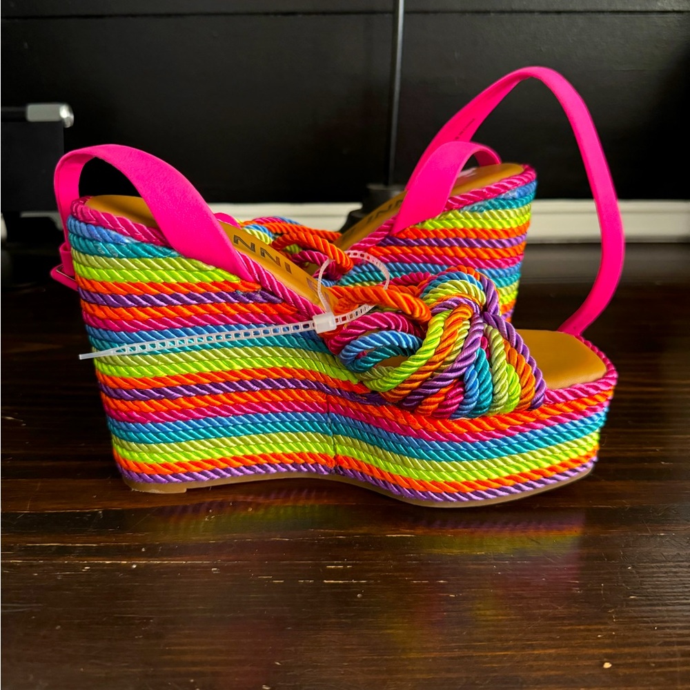 Gianni Bini Wedges sz 6m Women’s Crochet Yarn Look Multi Color Halloween Sexy